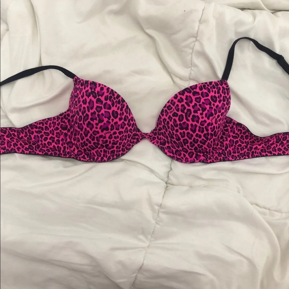 VS pink bra